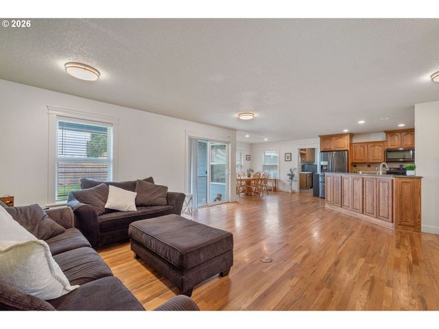 270 RAINBOW Way, Kelso, WA 98626