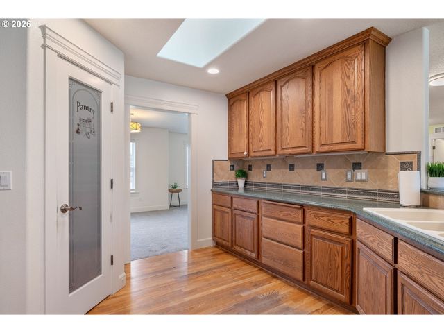 270 RAINBOW Way, Kelso, WA 98626