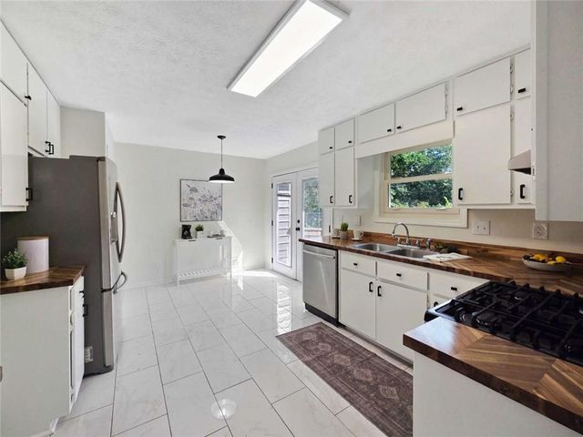 2810 Creekwood Lane, Lawrenceville, GA 30044