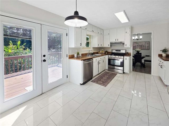 2810 Creekwood Lane, Lawrenceville, GA 30044