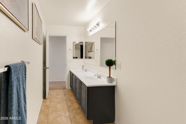 1644 E CIELO GRANDE Avenue, Phoenix, AZ 85024