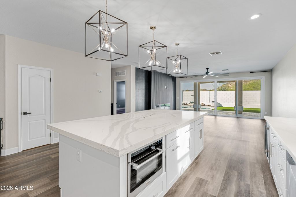 Image 10 of property listing at 1644 E CIELO GRANDE Avenue, Phoenix, AZ 85024