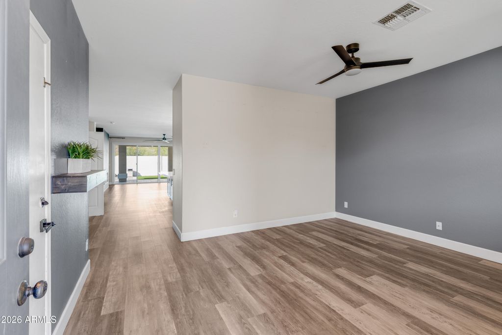 Image 12 of property listing at 1644 E CIELO GRANDE Avenue, Phoenix, AZ 85024