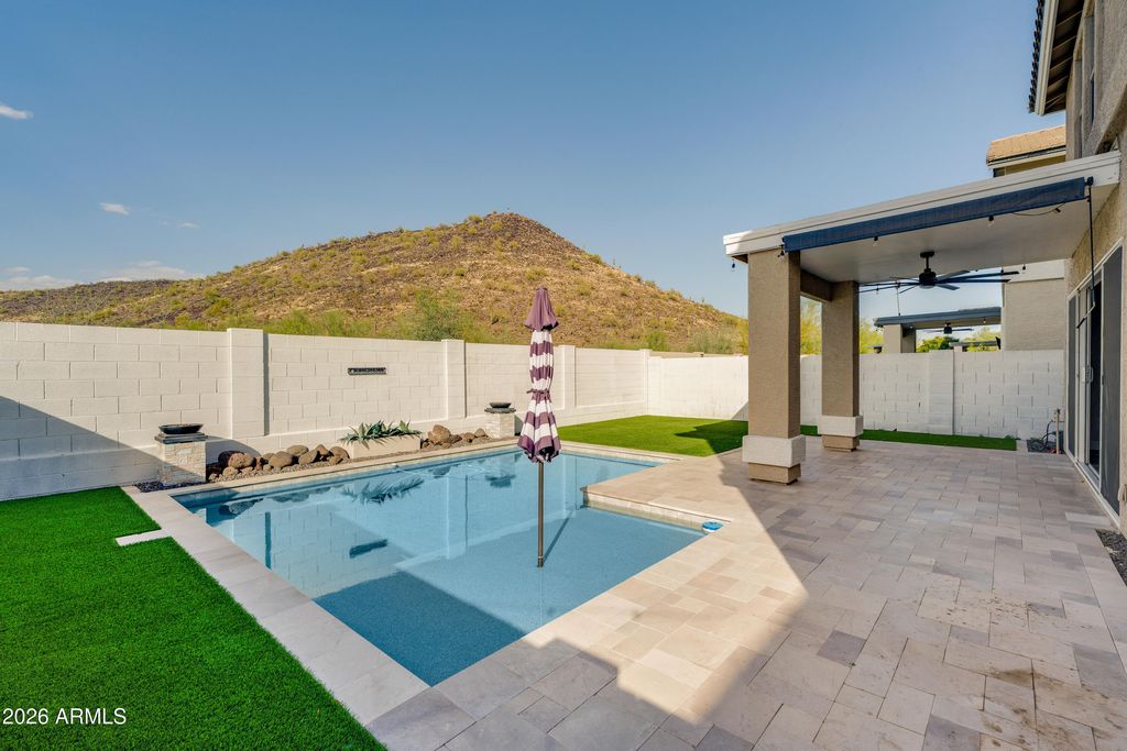 Image 13 of property listing at 1644 E CIELO GRANDE Avenue, Phoenix, AZ 85024