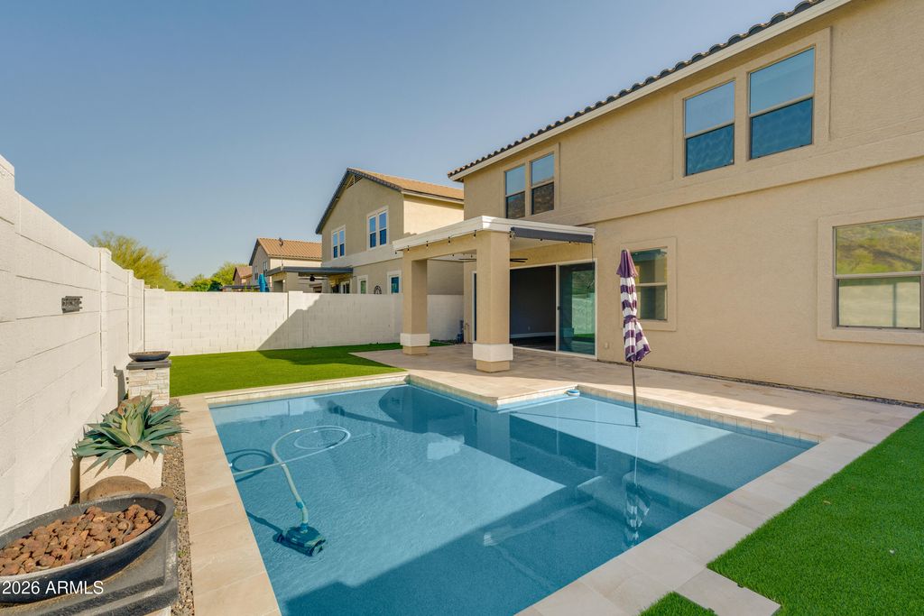 Image 15 of property listing at 1644 E CIELO GRANDE Avenue, Phoenix, AZ 85024
