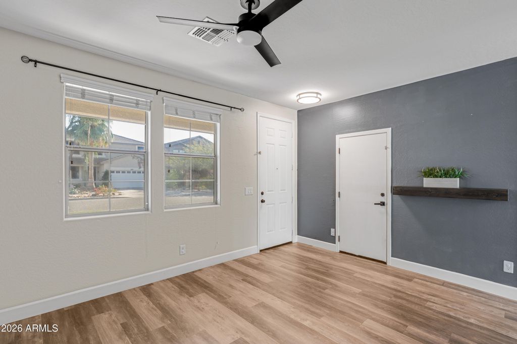 Image 16 of property listing at 1644 E CIELO GRANDE Avenue, Phoenix, AZ 85024