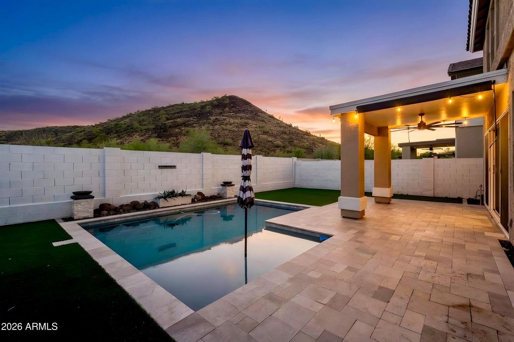 Image 2 of property listing at 1644 E CIELO GRANDE Avenue, Phoenix, AZ 85024