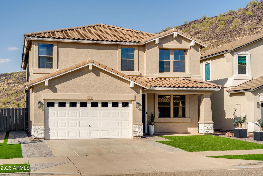 Image 3 of property listing at 1644 E CIELO GRANDE Avenue, Phoenix, AZ 85024