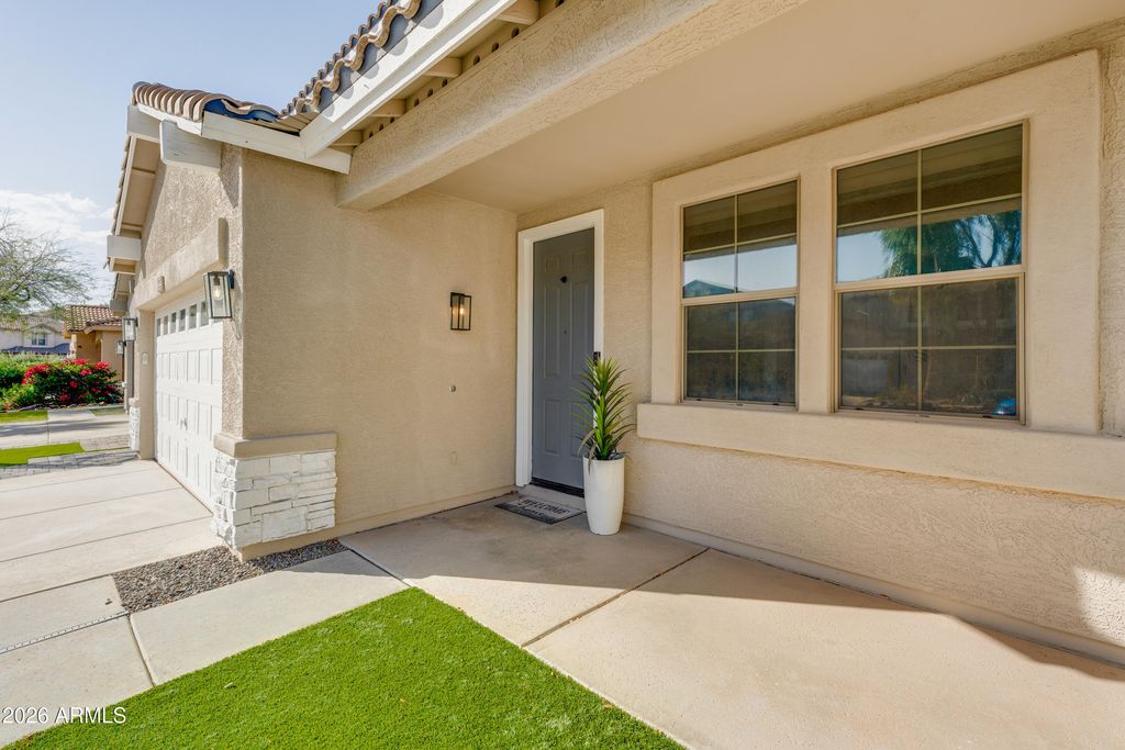Image 4 of property listing at 1644 E CIELO GRANDE Avenue, Phoenix, AZ 85024