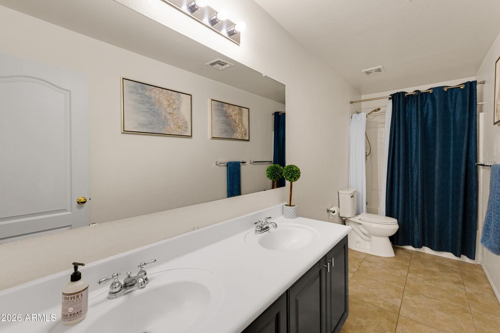 Image 41 of property listing at 1644 E CIELO GRANDE Avenue, Phoenix, AZ 85024