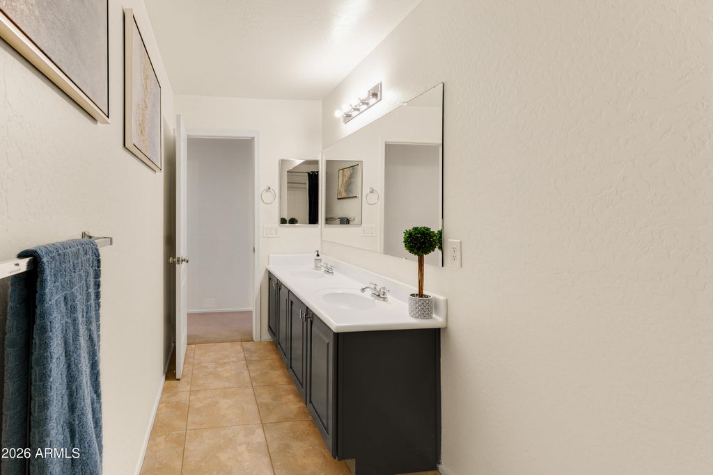 Image 42 of property listing at 1644 E CIELO GRANDE Avenue, Phoenix, AZ 85024