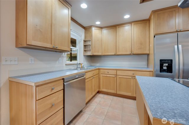 8993 SW Lake Flora Road, Port Orchard, WA 98367