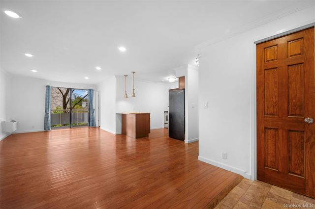 141 Great Neck Road 2G, Great Neck, NY 11021