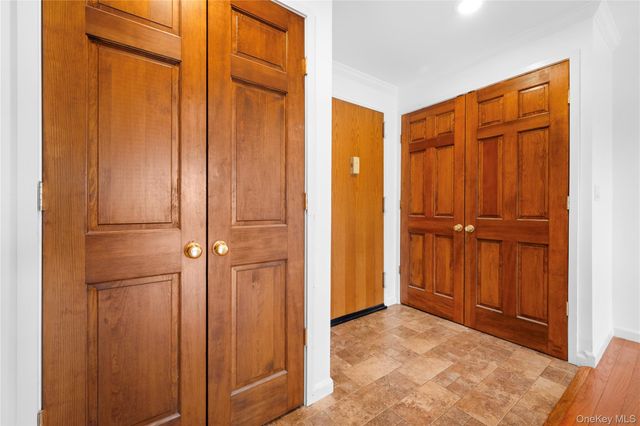 141 Great Neck Road 2G, Great Neck, NY 11021