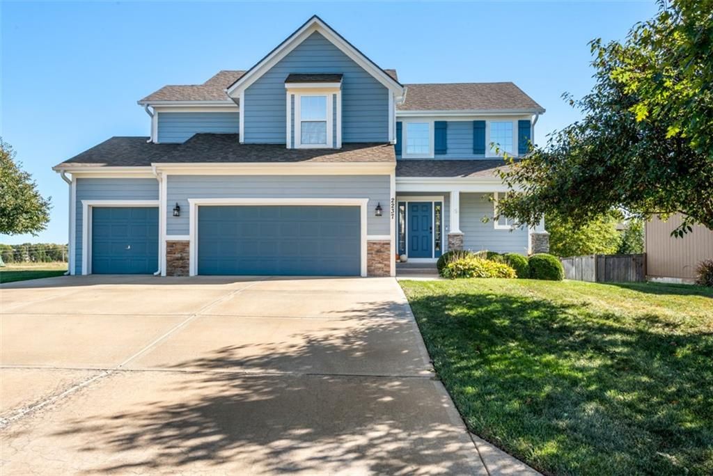 2237 W Concord Drive, Olathe, KS 66061