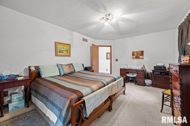 9821 ROUTE 150 Route E, Coal Valley, IL 61240