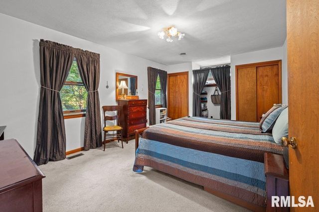 9821 ROUTE 150 Route E, Coal Valley, IL 61240