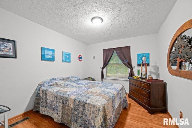 9821 ROUTE 150 Route E, Coal Valley, IL 61240