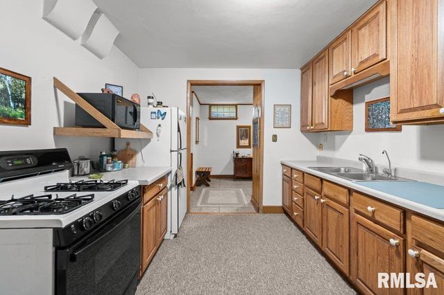9821 ROUTE 150 Route E, Coal Valley, IL 61240