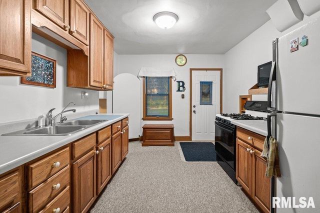 9821 ROUTE 150 Route E, Coal Valley, IL 61240