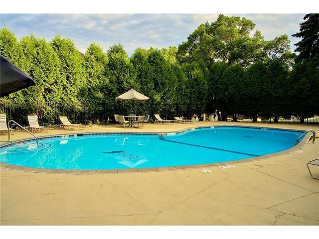 1601 N Innsbruck Dr 319, Fridley, MN 55432