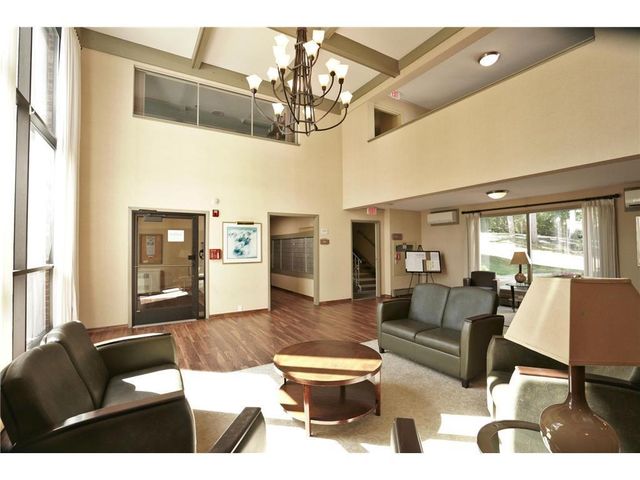 1601 N Innsbruck Dr 319, Fridley, MN 55432