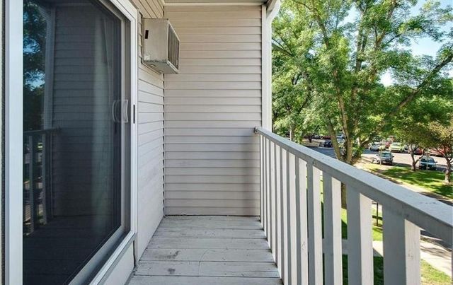 1601 N Innsbruck Dr 319, Fridley, MN 55432