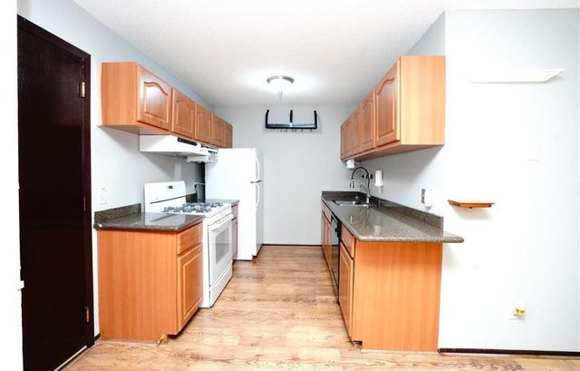 1601 N Innsbruck Dr 319, Fridley, MN 55432