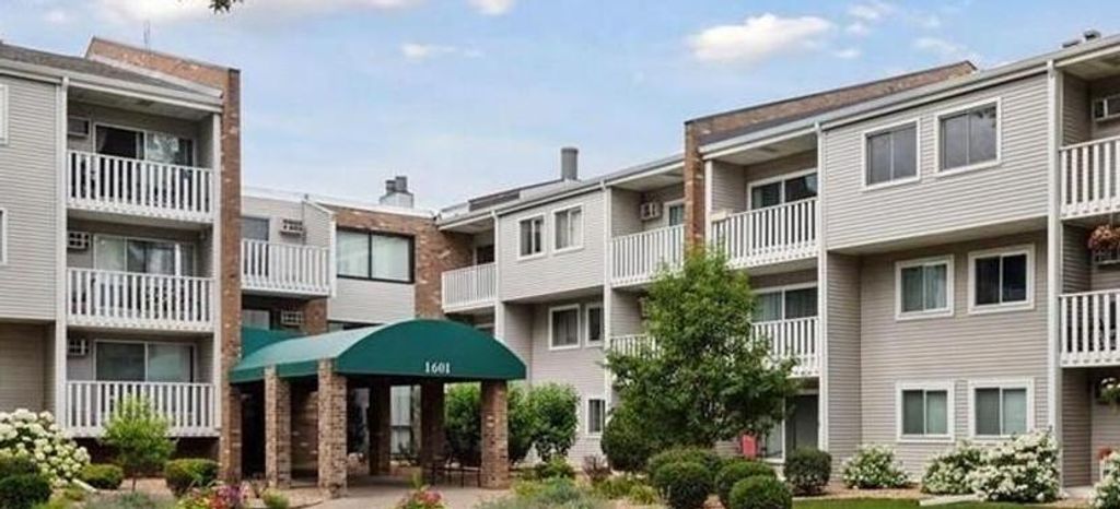 1601 N Innsbruck Dr 319, Fridley, MN 55432