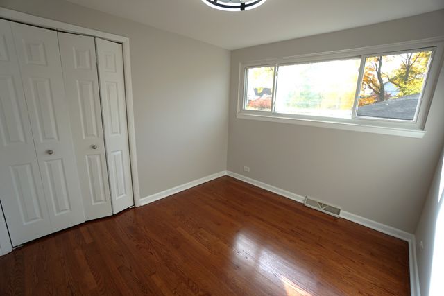 203 Valerie Court, Glenview, IL 60025