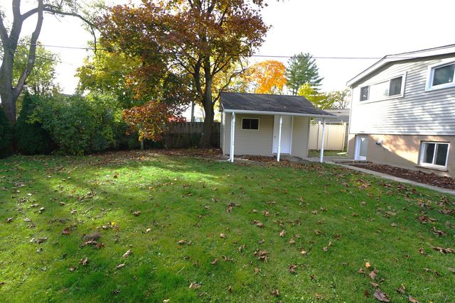 203 Valerie Court, Glenview, IL 60025