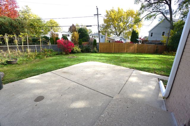 203 Valerie Court, Glenview, IL 60025