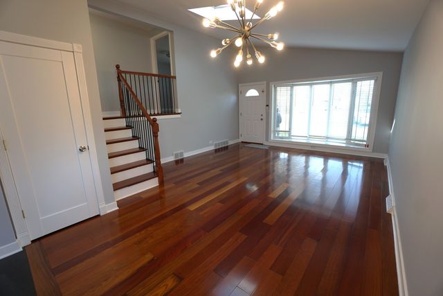 203 Valerie Court, Glenview, IL 60025