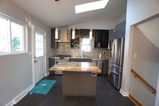 203 Valerie Court, Glenview, IL 60025