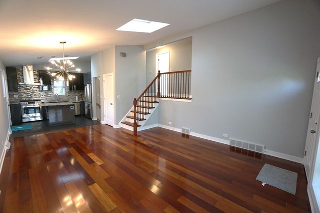 203 Valerie Court, Glenview, IL 60025