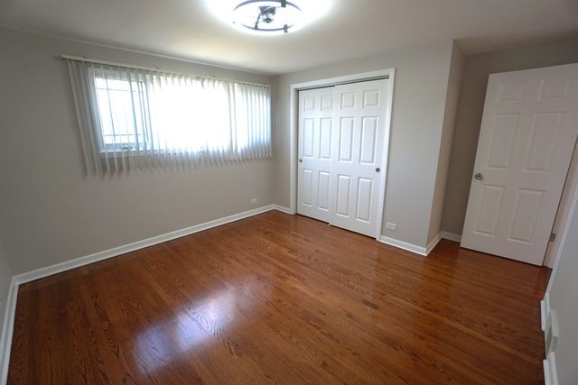 203 Valerie Court, Glenview, IL 60025