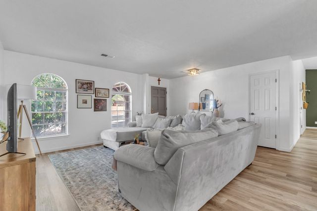 10908 Kielich Avenue NE, Albuquerque, NM 87111