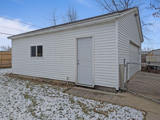 1124 Bookwalter Avenue, New Carlisle, OH 45344
