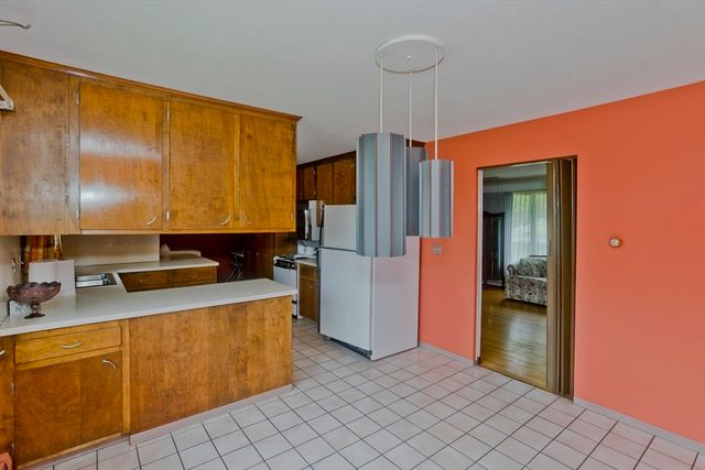 233 Lathrop St, South Hadley, MA 01075