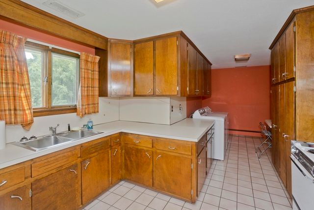 233 Lathrop St, South Hadley, MA 01075