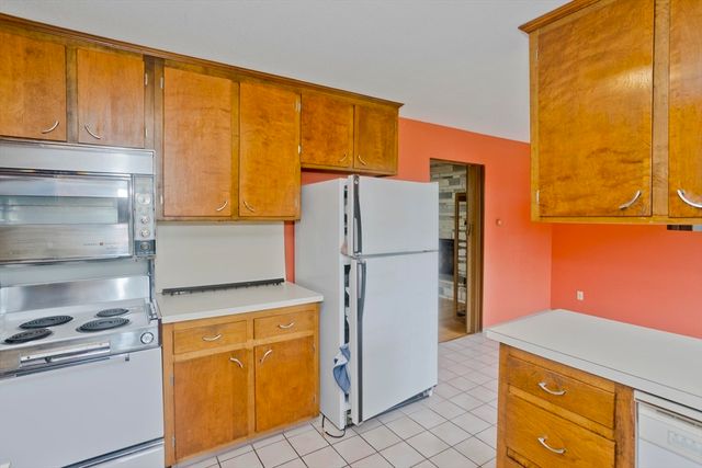 233 Lathrop St, South Hadley, MA 01075