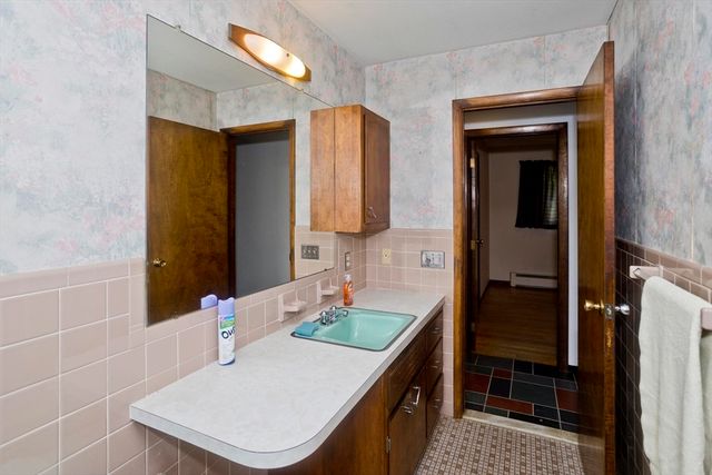 233 Lathrop St, South Hadley, MA 01075