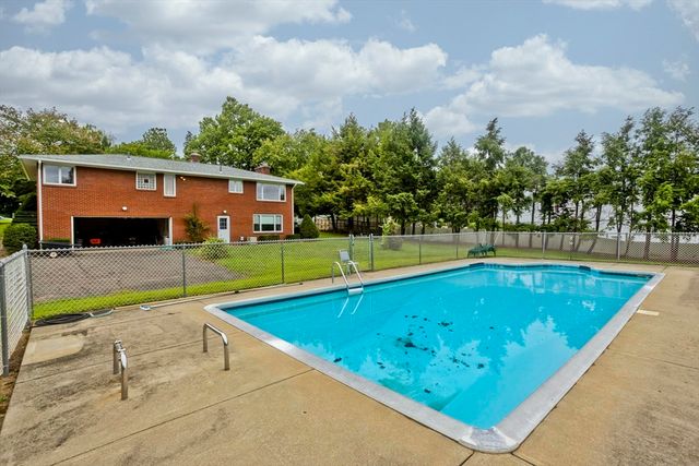 233 Lathrop St, South Hadley, MA 01075