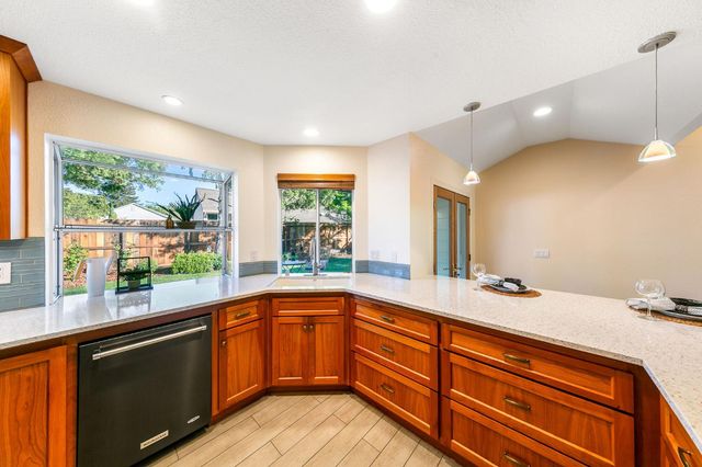 2216 La Mesa Ct, Davis, CA 95618