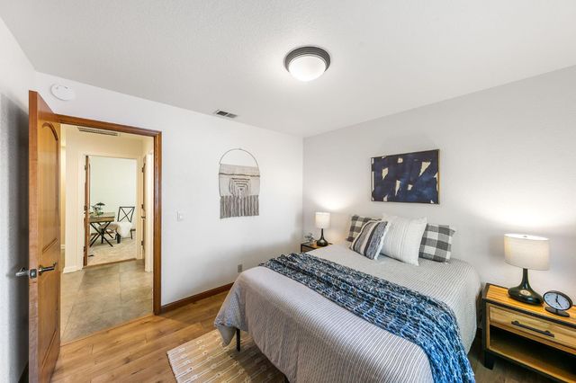 2216 La Mesa Ct, Davis, CA 95618