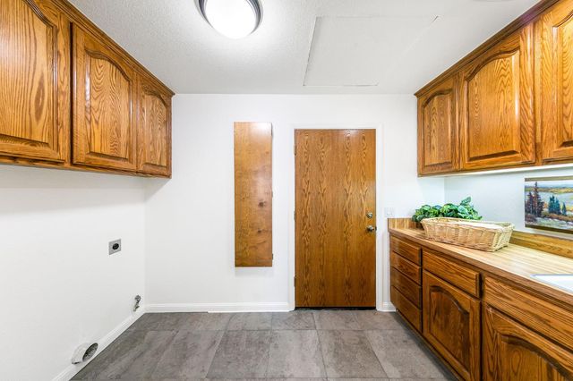 2216 La Mesa Ct, Davis, CA 95618