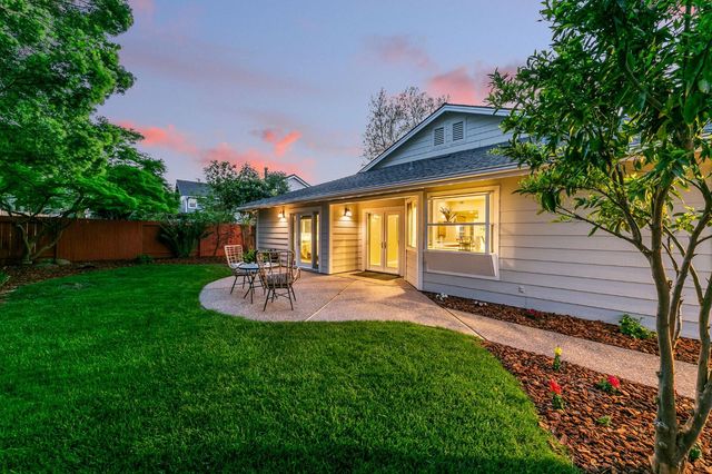 2216 La Mesa Ct, Davis, CA 95618