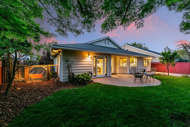 2216 La Mesa Ct, Davis, CA 95618