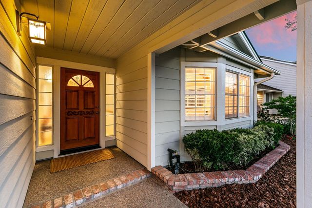 2216 La Mesa Ct, Davis, CA 95618