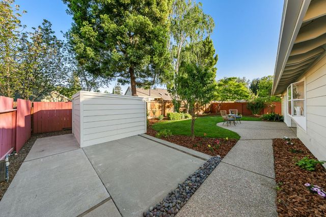 2216 La Mesa Ct, Davis, CA 95618